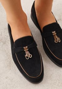 Renee - Czarne Mokasyny z Imitacji Zamszu z Zawieszką na Nosku Theophitos. Okazja: na spacer. Kolor: czarny. Materiał: zamsz. Wzór: grochy. Styl: elegancki, retro #6