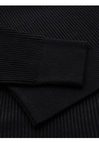 Ombre Clothing - Prążkowany sweter męski z guzikami przy dekolcie - czarny V2. Kolor: czarny. Materiał: prążkowany. Styl: elegancki #6