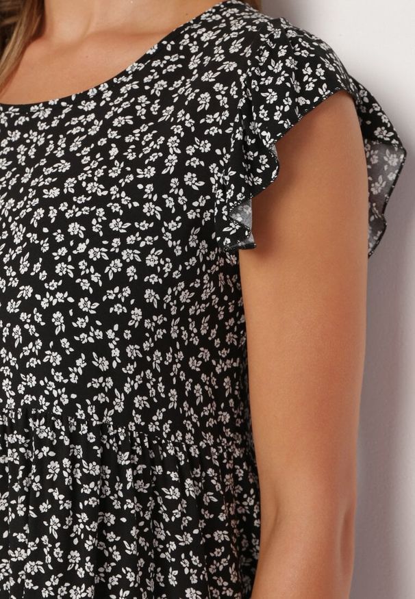 Born2be - Czarna Bawełniana Sukienka o Rozkloszowanym Kroju z Falbanką Anettes. Kolor: czarny. Materiał: bawełna. Długość rękawa: krótki rękaw. Typ sukienki: rozkloszowane. Styl: klasyczny