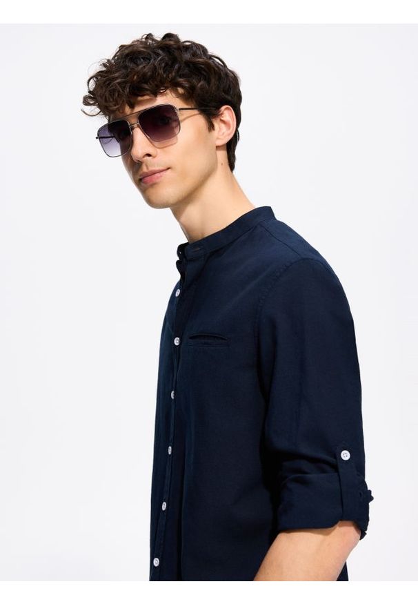 Reserved - Koszula slim fit z lnem - granatowy. Kolor: niebieski. Materiał: len