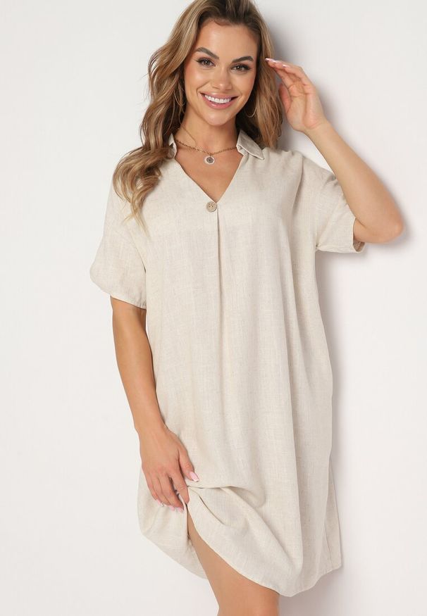 Born2be - Beżowa Pudełkowa Sukienka z Bawełny z Podwijanymi Rękawami Carinea. Okazja: do pracy, na co dzień, na spotkanie biznesowe. Typ kołnierza: dekolt w serek. Kolor: beżowy. Materiał: bawełna. Styl: elegancki, biznesowy, klasyczny, casual