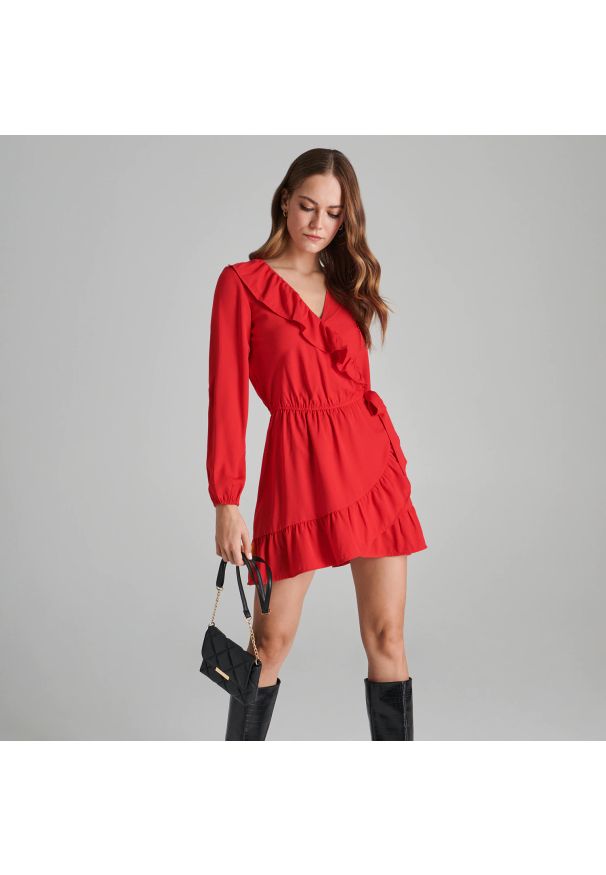 Sinsay - Sukienka mini z falbanami - Czerwony. Kolor: czerwony. Długość: mini