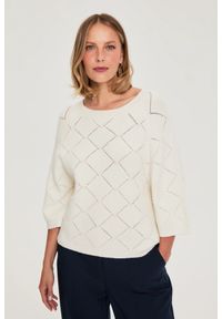 MOODO - Sweter z ozdobiony koralikami biały. Kolor: biały. Materiał: wiskoza, poliamid, poliester. Wzór: aplikacja #1