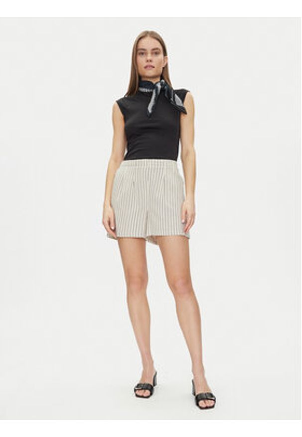 Vero Moda Szorty materiałowe Jesmilo 10279694 Beżowy Regular Fit. Kolor: beżowy. Materiał: wiskoza