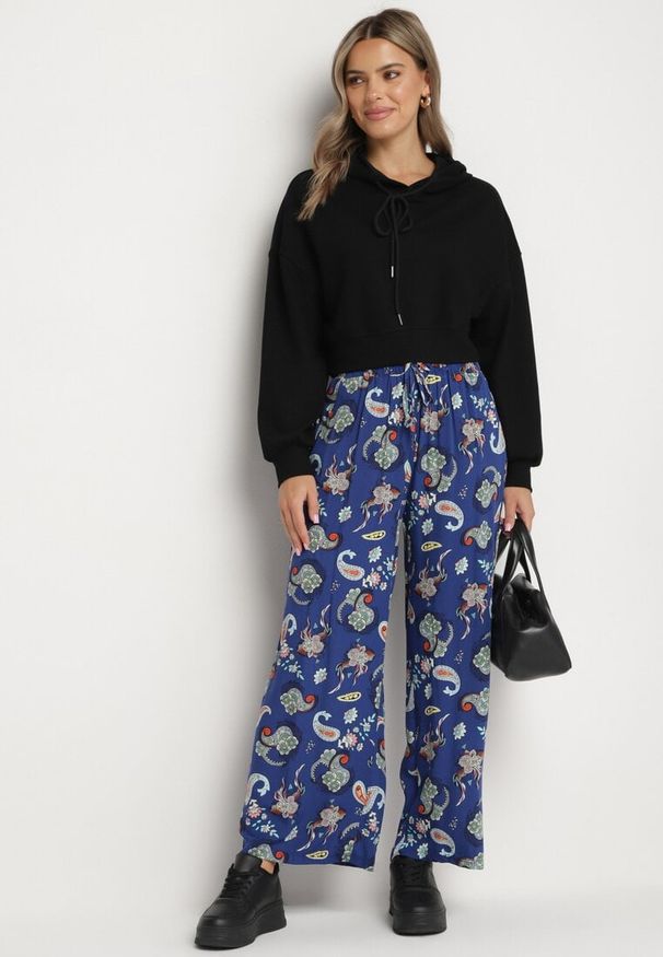 Born2be - Niebieskie Spodnie z Bawełny z w Stylu Boho z Szerokimi Nogawkami i Gumką w Talii Jelvia. Okazja: na co dzień. Kolor: niebieski. Materiał: bawełna. Sezon: lato, wiosna. Styl: boho