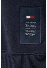 TOMMY HILFIGER - Tommy Hilfiger bluza męska kolor granatowy z aplikacją. Kolor: niebieski. Materiał: bawełna. Wzór: aplikacja. Styl: klasyczny #5