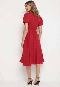 Born2be - Bordowa Sukienka Vices o Rozkloszowanym Kroju z Odpinanym Kwiatem 3D Rallarea. Kolor: czerwony. Wzór: kwiaty. Sezon: wiosna, lato #8