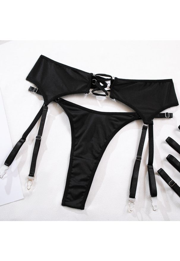 Intica - Komplet bielizny z kokardą na romantyczne wieczory Wikje. Kolor: czarny. Materiał: materiał, skóra