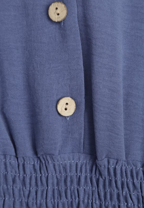 Born2be - Granatowy Wiskozowy Kombinezon o Taliowanym Kroju z Szerokimi Nogawkami Delsea. Okazja: do pracy. Kolor: niebieski. Materiał: wiskoza. Długość rękawa: krótki rękaw. Długość: krótkie. Styl: elegancki