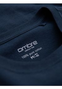 Ombre Clothing - Klasyczny T-shirt męski bawełniany BASIC - granatowy V2 - Rozmiar: M. Okazja: na co dzień. Kolor: niebieski. Materiał: bawełna. Styl: klasyczny #5