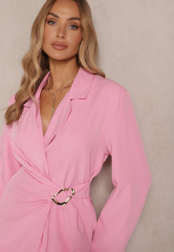 Renee - Różowy Garnitur Spodnie z Szerokimi Nogawkami i Marynarka o Kopertowym Kroju Solbia. Kolor: różowy