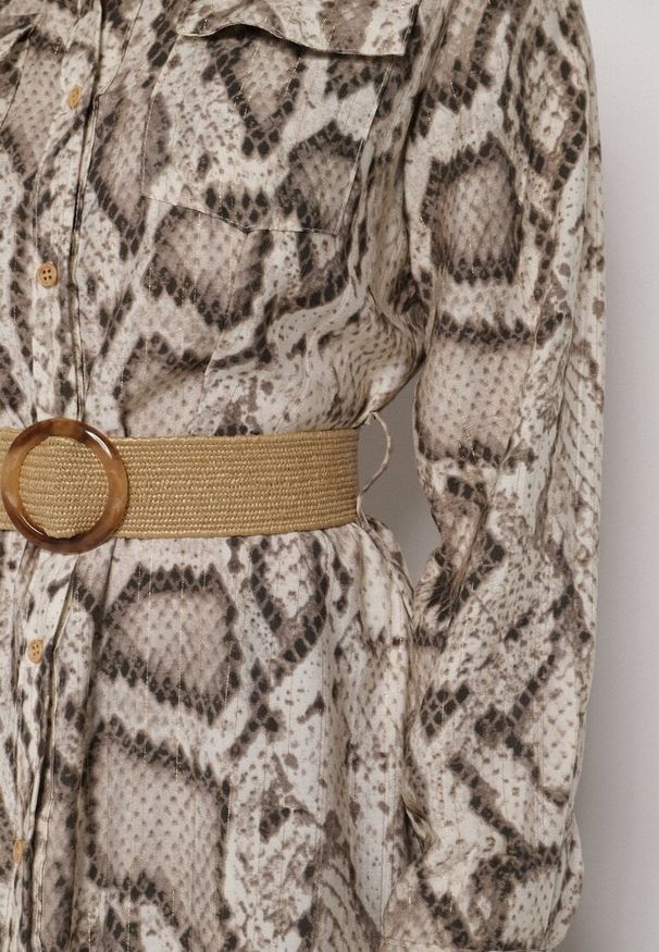 Born2be - Beżowa Sukienka Koszulowa z Wiskozą Zdobiona Paskiem i Wzorem w Węża Delane. Okazja: na co dzień. Kolor: beżowy. Materiał: wiskoza. Wzór: aplikacja. Typ sukienki: koszulowe. Styl: casual, elegancki