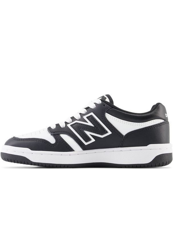 Buty dziecięce New Balance GSB480BW – czarne. Okazja: na uczelnię, na co dzień. Kolor: czarny. Materiał: skóra, materiał, syntetyk. Szerokość cholewki: normalna. Sport: turystyka piesza