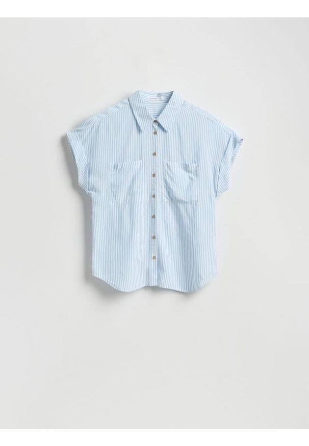 Reserved - Koszula z krótkim rękawem - jasnoniebieski. Kolor: niebieski. Materiał: wiskoza. Długość rękawa: krótki rękaw. Długość: krótkie