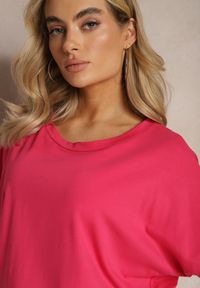 Renee - Ciemnoróżowy T-shirt Oversize o Przedłużonym Kroju Echinopa. Okazja: na co dzień, na imprezę. Kolor: różowy. Materiał: bawełna, jeans. Sezon: lato. Styl: casual #5