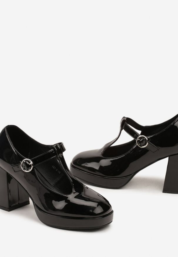 Renee - Czarne Półbuty Lakierowane na Słupku w Stylu Retro Merione. Okazja: na co dzień, na spacer. Kolor: czarny. Materiał: lakier. Sezon: jesień. Obcas: na słupku. Styl: retro