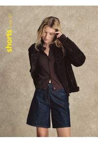 Reserved - Jeansowe bermudy - granatowy. Kolor: niebieski. Materiał: jeans