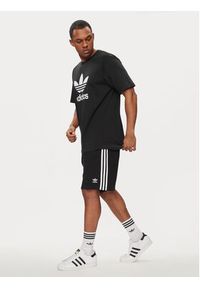 Adidas - adidas Szorty sportowe adicolor 3-Stripes IU2337 Czarny Regular Fit. Kolor: czarny. Materiał: bawełna. Styl: sportowy