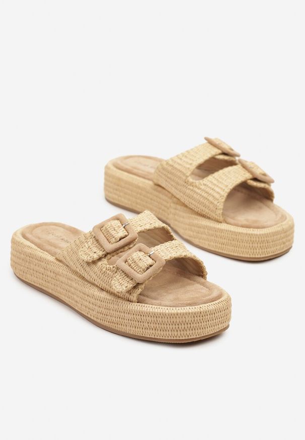 Renee - Beżowe Klapki na Niskiej Platformie z Paskami z Klamrami Koriatte. Kolor: beżowy. Obcas: na platformie. Styl: elegancki