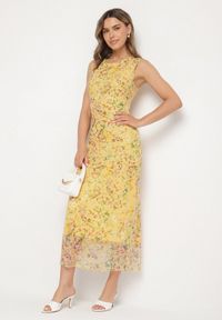 Born2be - Żółta Koktajlowa Taliowana Sukienka w Kwiaty z Wiskozową Podszewką Lidra. Okazja: na wesele, na co dzień, na ślub cywilny, na imprezę. Kolor: żółty. Materiał: wiskoza. Wzór: kwiaty. Styl: wizytowy #3