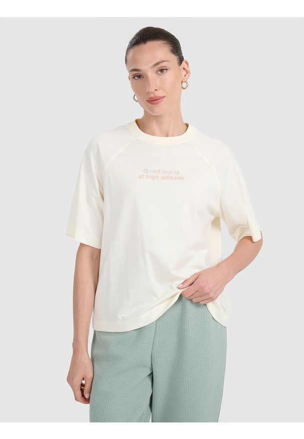 4f - 4F T-shirt oversize z nadrukiem damski - biały L. Okazja: na co dzień. Kolor: biały. Materiał: bawełna, tkanina. Wzór: nadruk. Styl: casual