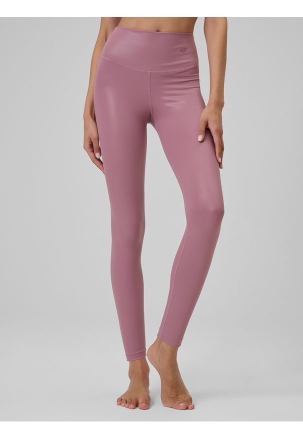 4f - 4F Legginsy do jogi szybkoschnące damskie - różowe M. Stan: podwyższony. Kolor: różowy. Materiał: skóra, materiał. Długość: długie. Sport: joga i pilates
