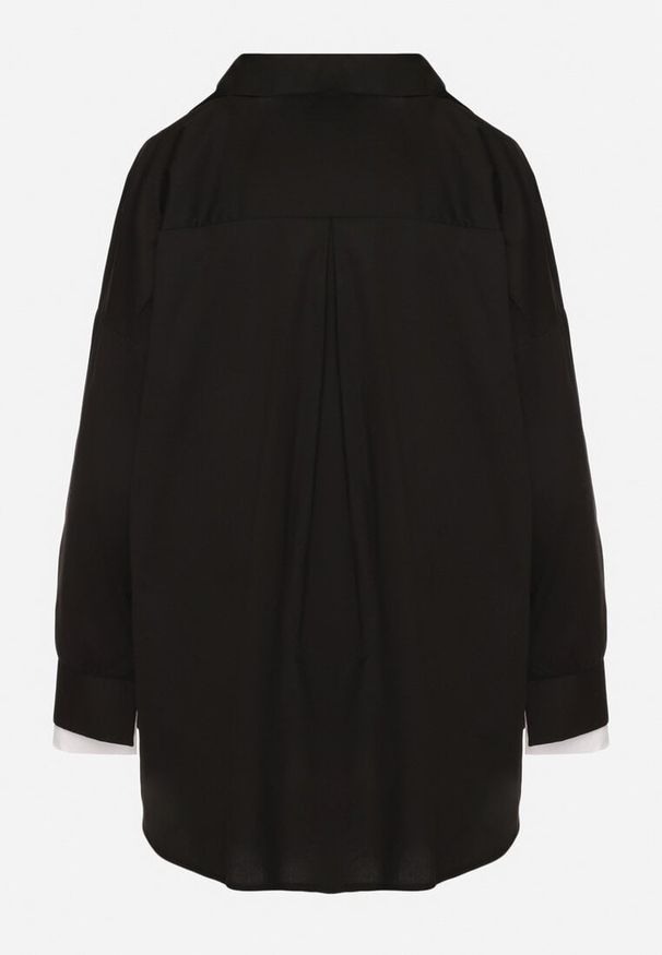 Born2be - Czarna Klasyczna Koszula z Bawełny o Kroju Oversize Ronavelle. Okazja: na spotkanie biznesowe, do pracy, na co dzień. Typ kołnierza: kołnierzyk klasyczny. Kolor: czarny. Materiał: bawełna. Długość rękawa: długi rękaw. Długość: długie. Wzór: aplikacja. Styl: klasyczny