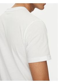 TOMMY HILFIGER - Tommy Hilfiger T-Shirt UM0UM03525 Biały Regular Fit. Kolor: biały. Materiał: bawełna #5