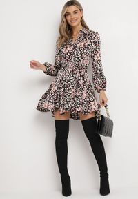 Born2be - Czarna Koszulowa Sukienka Mini z Wiązanym Paskiem Sonnad. Kolor: czarny. Materiał: materiał. Typ sukienki: koszulowe. Długość: mini #4