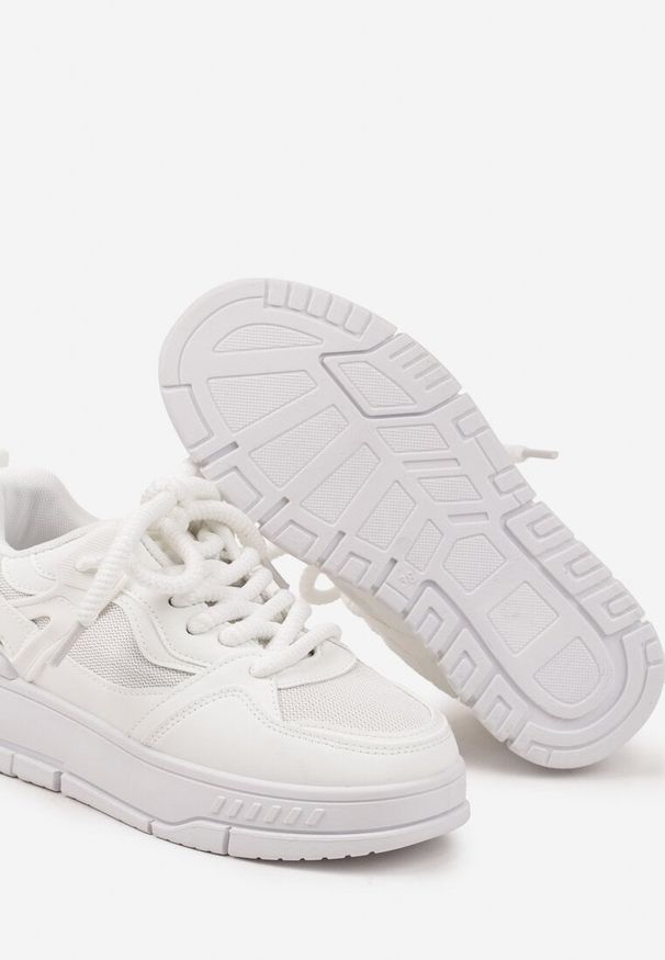 Born2be - Białe Sneakersy w Streetwearowym Stylu na Grubej Podeszwie Teniffia. Okazja: na co dzień. Kolor: biały. Materiał: jeans. Szerokość cholewki: normalna