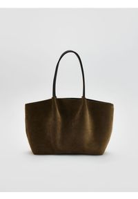 Reserved - Torebka shopper z imitacji zamszu - beżowy. Kolor: beżowy. Materiał: zamszowe. Styl: klasyczny #1