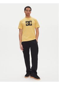 DC T-Shirt ADYZT05373 Żółty Heritage Fit. Kolor: żółty. Materiał: bawełna