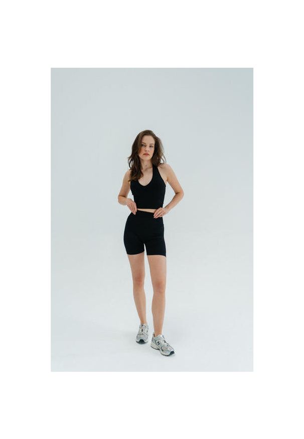 MOONHOLI - Top do jogi Moonholi Malibu Portal z odsłoniętymi plecami. Kolor: czarny. Sport: joga i pilates