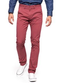 Lee - LEE SPODNIE MĘSKIE CHINO OXBLOOD L768FT58. Materiał: jeans, materiał. Styl: elegancki, wizytowy, klasyczny