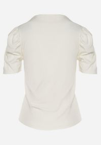 Born2be - Beżowy T-shirt z Dekoltem w Serek Sunesse. Okazja: na co dzień. Typ kołnierza: dekolt w serek. Kolor: beżowy. Materiał: jeans. Styl: klasyczny, casual #5