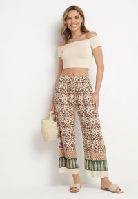 Born2be - Brązowe Bawełniane Spodnie z Wysokim Stanem o Długości 7/8 ze Wzorem Boho Lisavinea. Okazja: na co dzień. Stan: podwyższony. Kolor: brązowy. Materiał: bawełna. Wzór: aplikacja. Styl: boho #6