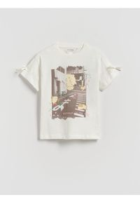 Reserved - T-shirt z nadrukiem - złamana biel. Materiał: bawełna. Wzór: nadruk