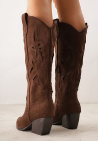 Renee - Brązowe Ażurowe Kozaki Kowbojki na Obcasie typu Stożek Tidrina. Kolor: brązowy. Materiał: zamsz. Wzór: ażurowy. Obcas: na obcasie. Styl: elegancki. Wysokość obcasa: średni #3