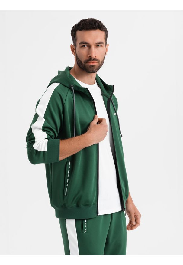 Ombre Clothing - Męskie komplet dresowy oldschool bluza rozpinana z kapturem + spodnie joggery - ciemnozielony V7 - Rozmiar: M. Okazja: na co dzień, na spacer. Typ kołnierza: bez kaptura. Kolor: zielony. Materiał: dresówka. Długość rękawa: raglanowy rękaw. Wzór: aplikacja, nadruk, gładki. Styl: retro