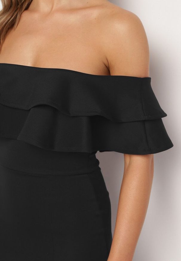 Born2be - Czarna Elegancka Sukienka Typu Hiszpanka z Rozkloszowanym Dołem i Wycięciami Tumini. Typ kołnierza: dekolt hiszpanka. Kolor: czarny. Materiał: dzianina. Sezon: lato. Styl: elegancki