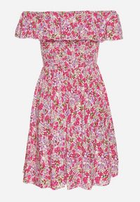 Born2be - Różowa Sukienka z Bawełny Typu Hiszpanka z Falbankami w Kwiaty Aenne. Okazja: na spacer, na imprezę. Typ kołnierza: kołnierz z falbankami, dekolt hiszpanka. Kolor: różowy. Materiał: bawełna. Wzór: kwiaty. Sezon: lato. Styl: elegancki #6