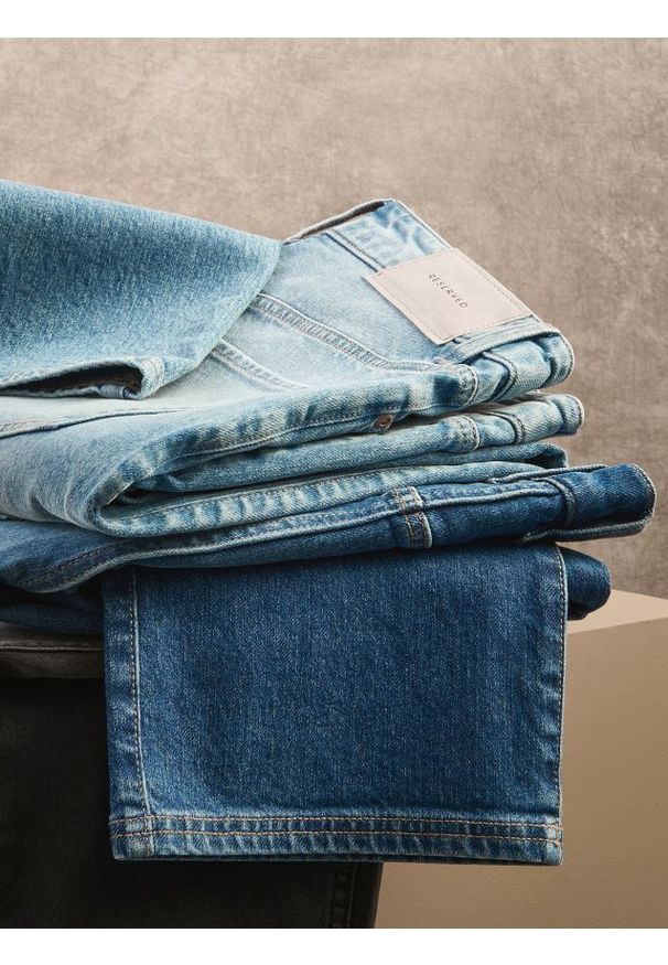 Reserved - Jeansy relaxed straight - niebieski. Kolor: niebieski