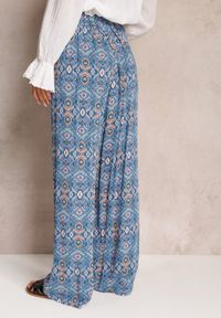 Renee - Granatowe Bawełniane Spodnie w Abstrakcyjny Wzór z Wysokim Stanem i Gumką w Talii Lilliah. Stan: podwyższony. Kolor: niebieski. Materiał: bawełna #5