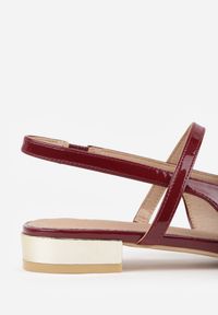 Renee - Bordowe Sandały Vices Typu Slingback ze Skórzaną Wkładką i Metaliczną Ozdobą Milozi. Okazja: na co dzień. Zapięcie: sprzączka. Kolor: czerwony. Materiał: skóra. Wzór: aplikacja. Sezon: lato. Styl: casual, klasyczny, elegancki #2