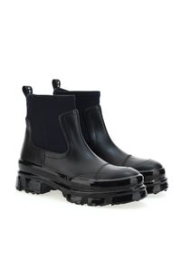 MOA Concept - MOA CONCEPT - Czarne botki na lakierowanej podeszwie. Nosek buta: okrągły. Kolor: czarny. Materiał: lakier. Szerokość cholewki: normalna. Wzór: napisy #2
