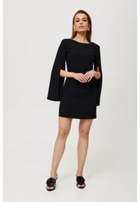 MOE - Czarna Mini Sukienka z Rozciętymi Rękawami. Kolor: czarny. Materiał: elastan, poliester. Długość: mini