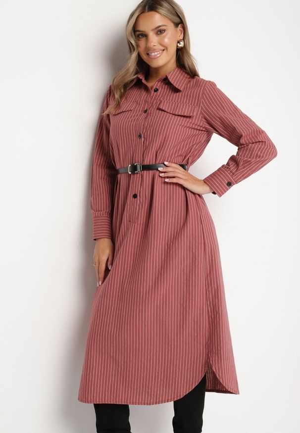 Born2be - Czerwona Koszulowa Sukienka na Guziki z Paskiem i Imitacją Kieszeni Tintarra. Kolor: czerwony. Typ sukienki: koszulowe. Styl: sportowy, klasyczny, elegancki