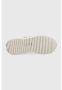 DKNY - Dkny sneakersy SABATINI kolor biały K4261395. Nosek buta: okrągły. Zapięcie: sznurówki. Kolor: biały. Materiał: guma. Obcas: na koturnie #2