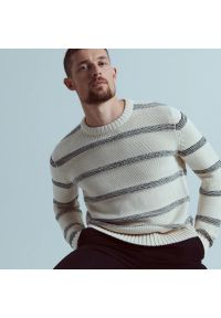Reserved - Sweter ze strukturalnej dzianiny - Beżowy. Kolor: beżowy. Materiał: dzianina