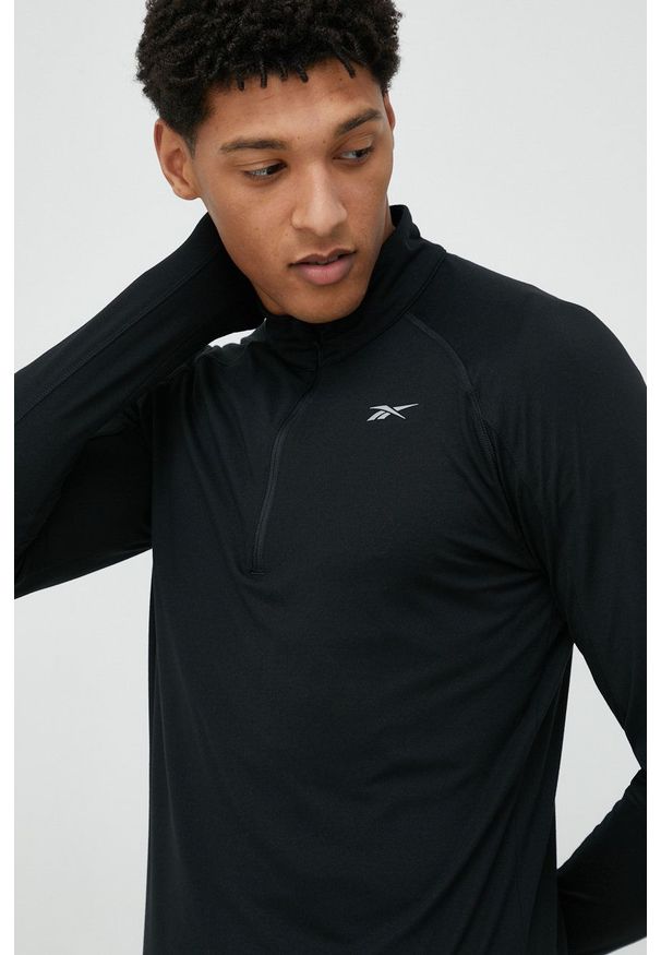 Reebok longsleeve do biegania Quarter-Zip kolor czarny gładki. Kolor: czarny. Materiał: poliester, skóra, materiał. Długość rękawa: długi rękaw. Długość: krótkie. Wzór: gładki